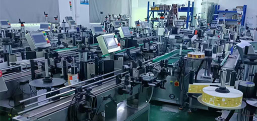 我們的貼標(biāo)機(jī)都是由自己的工廠(chǎng)生產(chǎn)的，沒(méi)有中間商賺差價(jià)，因此價(jià)格更加優(yōu)惠，還能提供更加專(zhuān)業(yè)的技術(shù)支持和售后服務(wù)。